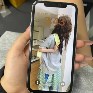 Used Apple iPhone XR – 128GB/3GB RAM – 4G LTE, 6.1" Liquid Retina LCD Display