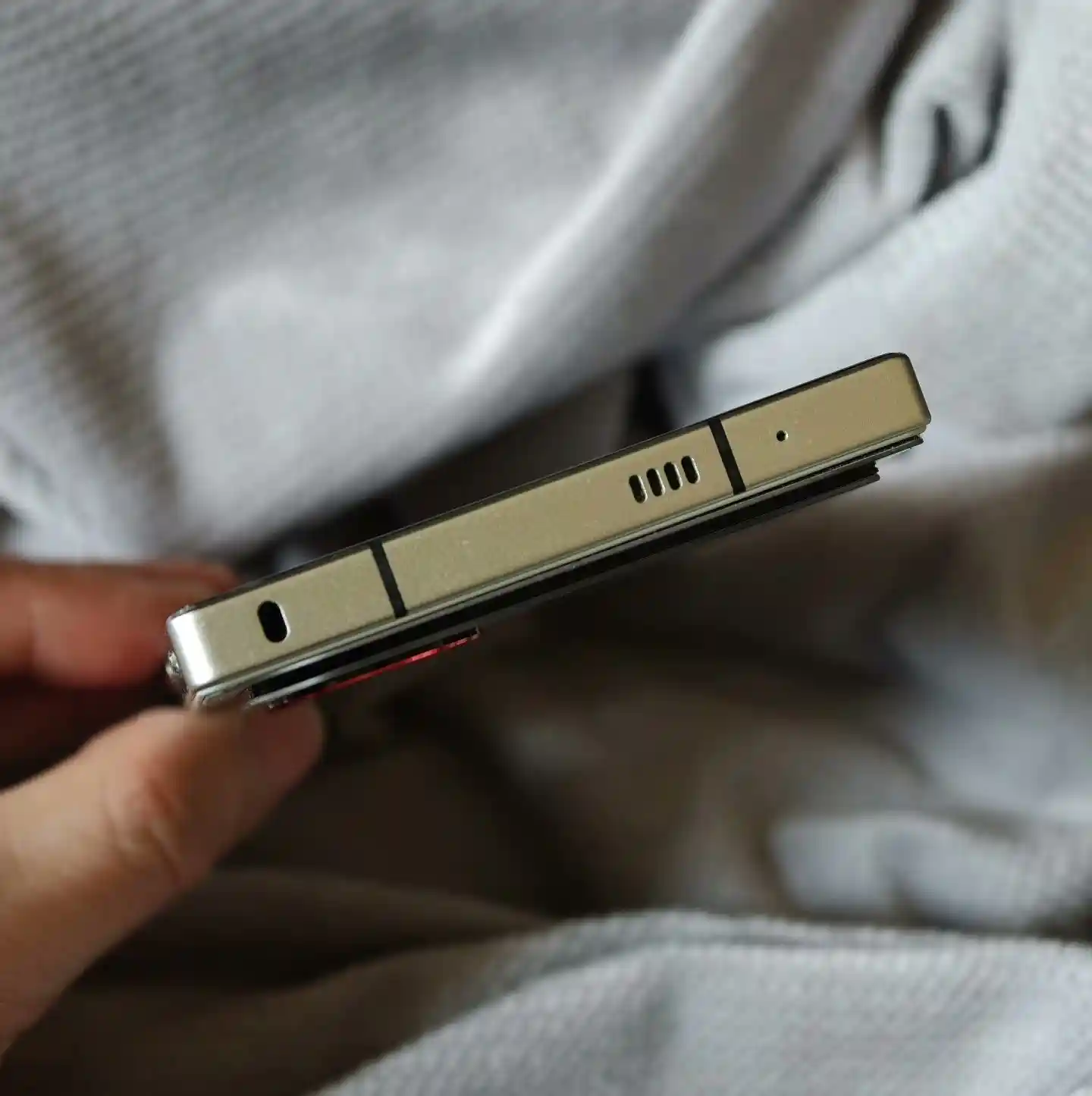 Used ZTE Nubia Z50 Ultra – 256GB/12GB RAM – 5G, 6.8" 120Hz AMOLED Full-Screen Display - Image 4