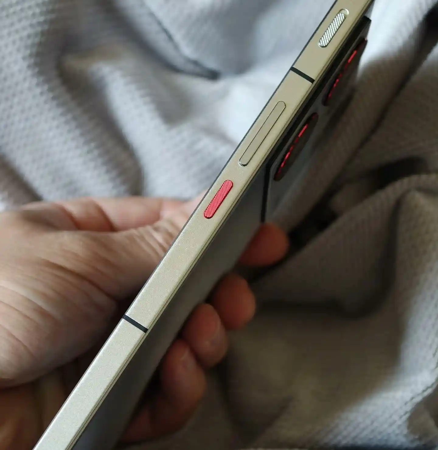 Used ZTE Nubia Z50 Ultra – 256GB/12GB RAM – 5G, 6.8" 120Hz AMOLED Full-Screen Display - Image 5