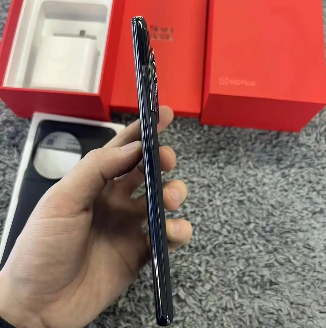 Used OnePlus 11 – 256GB/16GB RAM – 5G, 6.7" QHD+ 120Hz LTPO AMOLED Display - Image 6