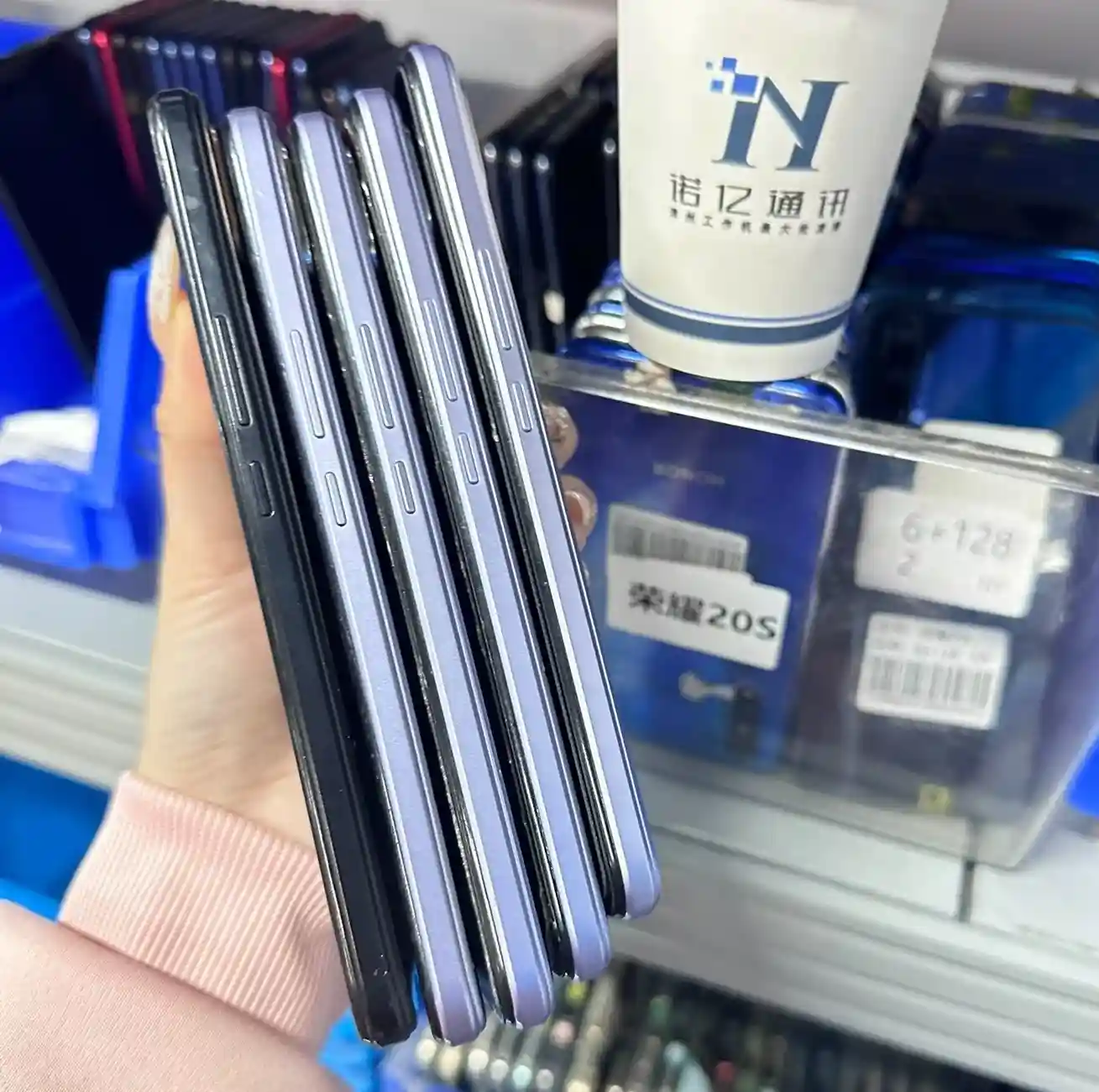 Honor 20, Used – 128GB/6GB RAM – 4G LTE, 6.26" FHD+ Punch-Hole Display - Image 3