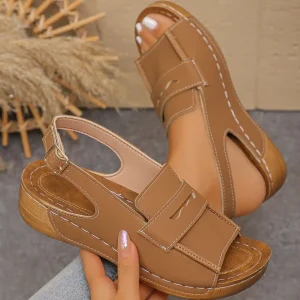Women's wedge sandals, 2026 summer style, thick sole, open toe, European and American style beach sandals wholesale.